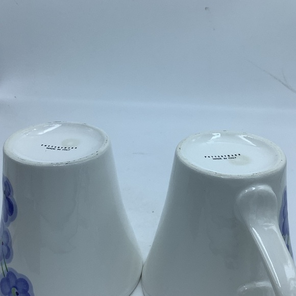 Two Pottery Barn Blue Flower Mugs - Picture 7 of 8